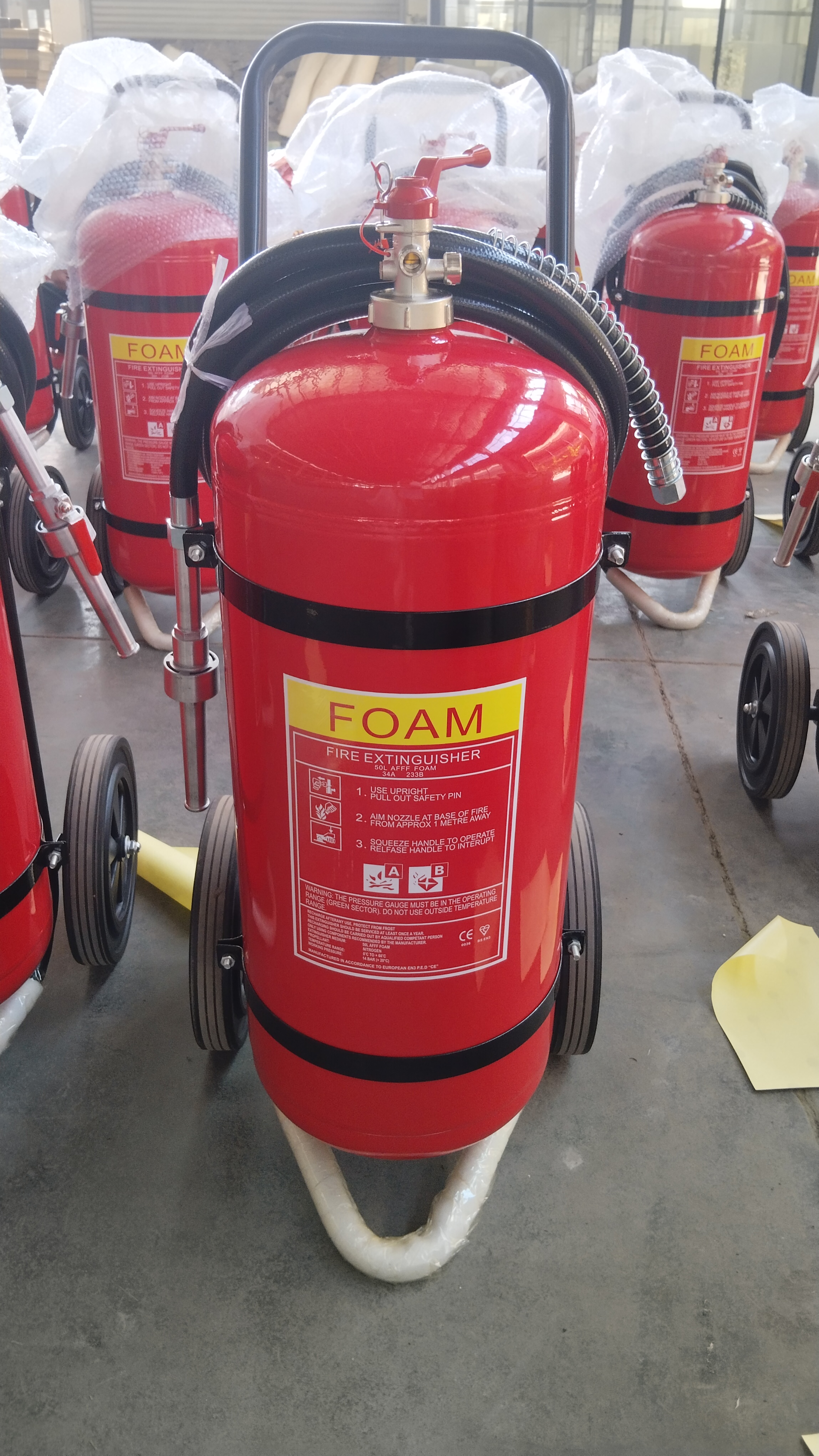 Industry Grade CE ISO 25L/50L Trolley Foam Fire Extinguisher With Wheels 